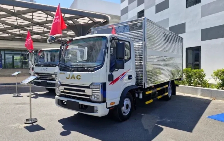UD TRUCKS QUESTER GWE 420